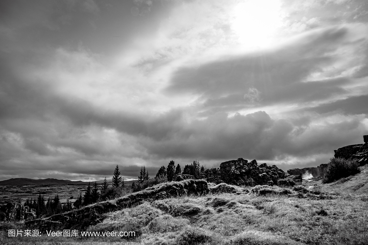 ingvellir(Thingvellir)国家公园在冰岛黑色和白色