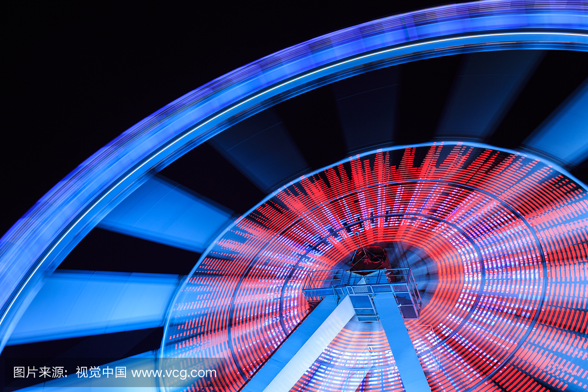 旋转乐趣与摩天轮