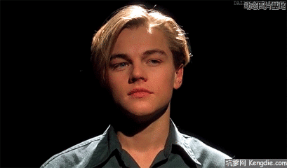 美女和帅哥亲吻动态