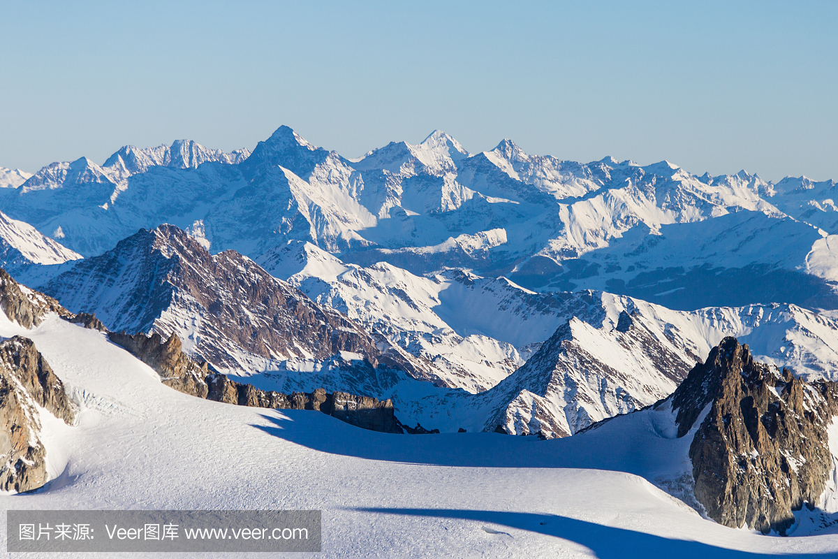 夏蒙尼勃朗峰滑雪胜地。这座山是阿尔卑斯山和