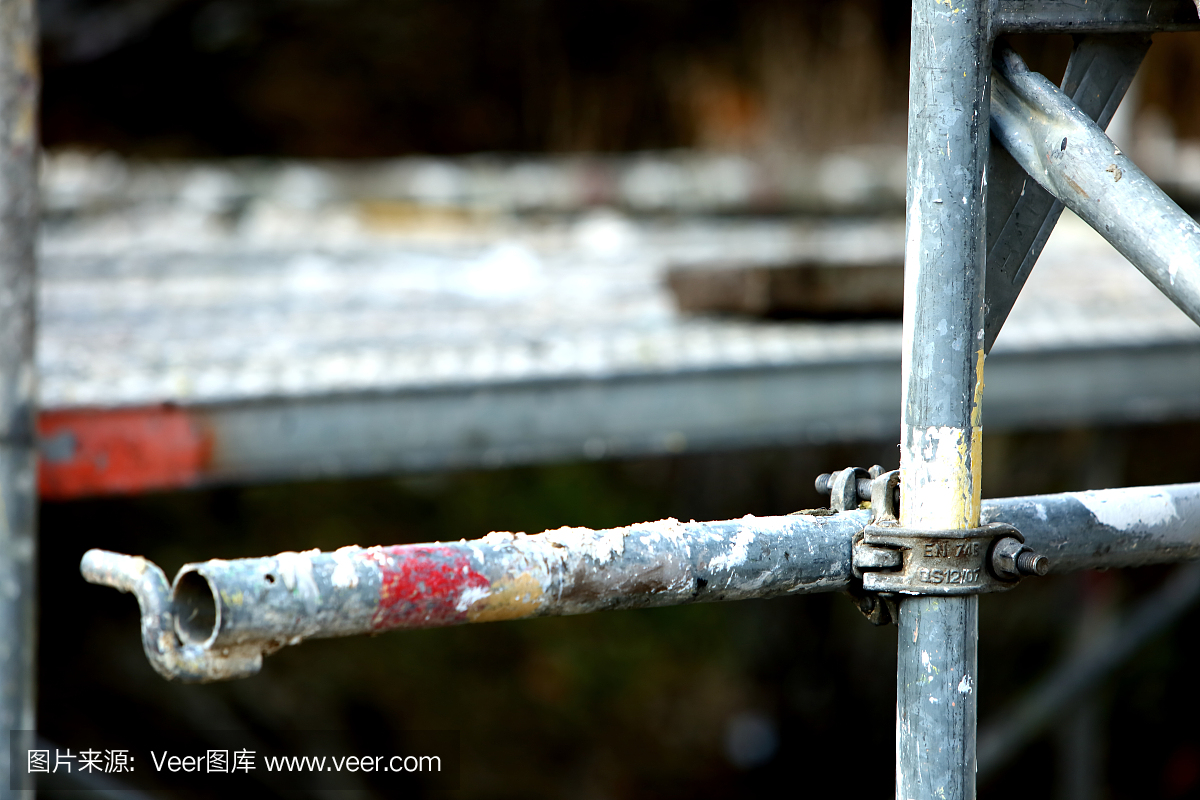 钢框架是在建筑物外部自由工作以修复幕墙绝缘