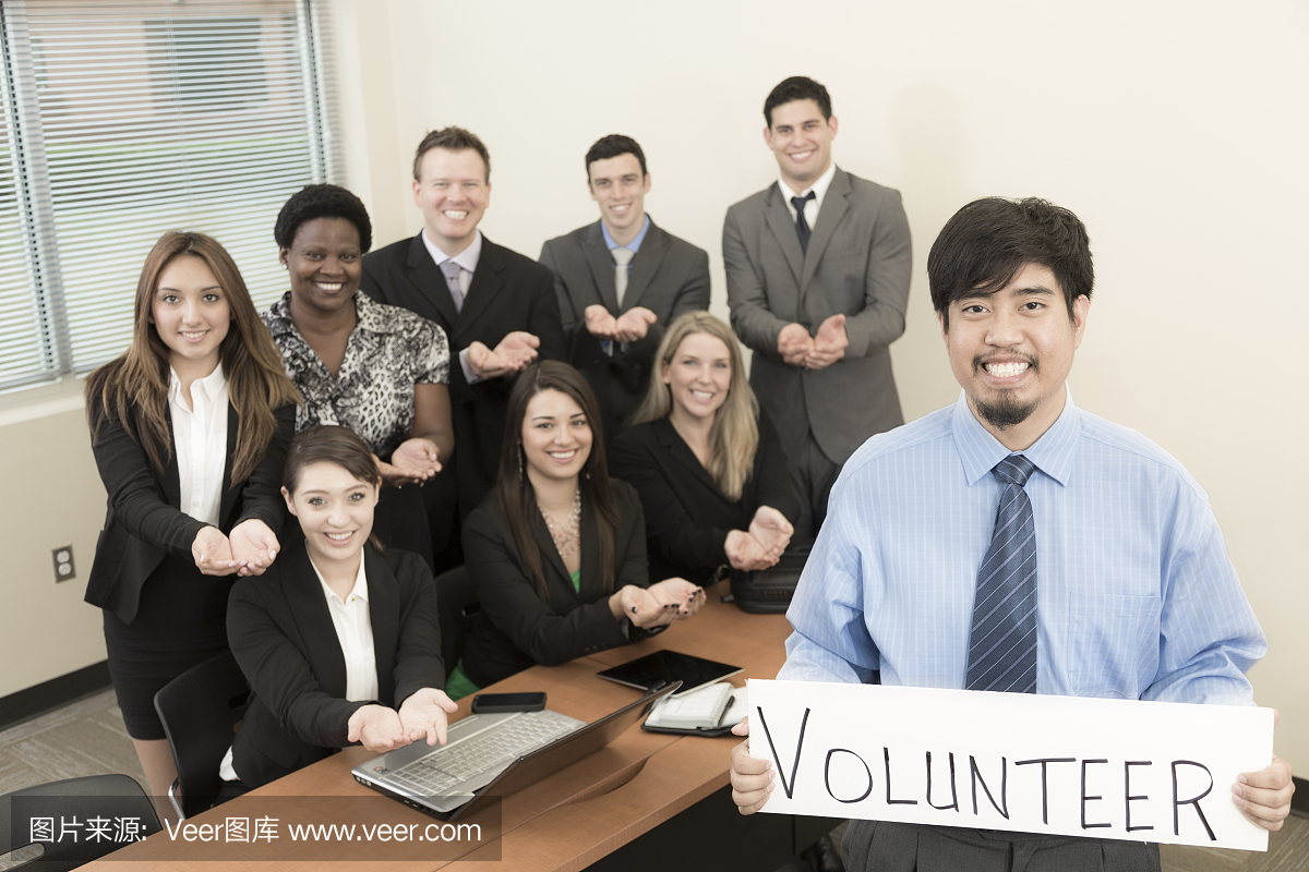 志愿精神:专业人士组成志愿者签名。