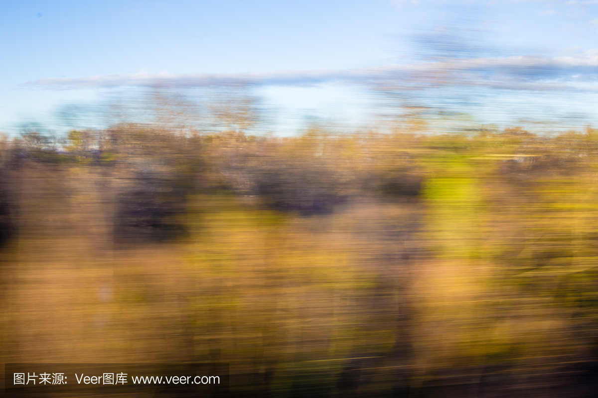 艾克斯普罗旺斯和巴黎之间的高速列车通过玻璃