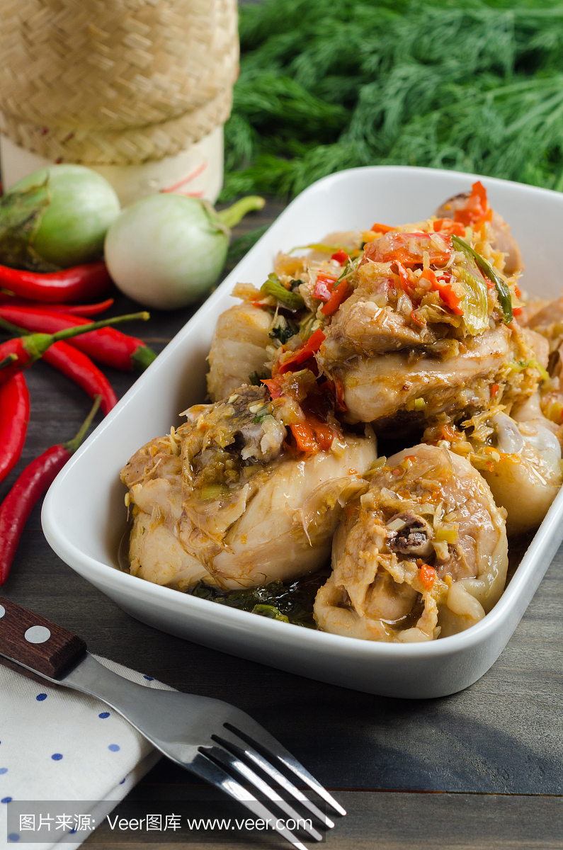 香辣蒸鸡用草药。泰国食物概念。