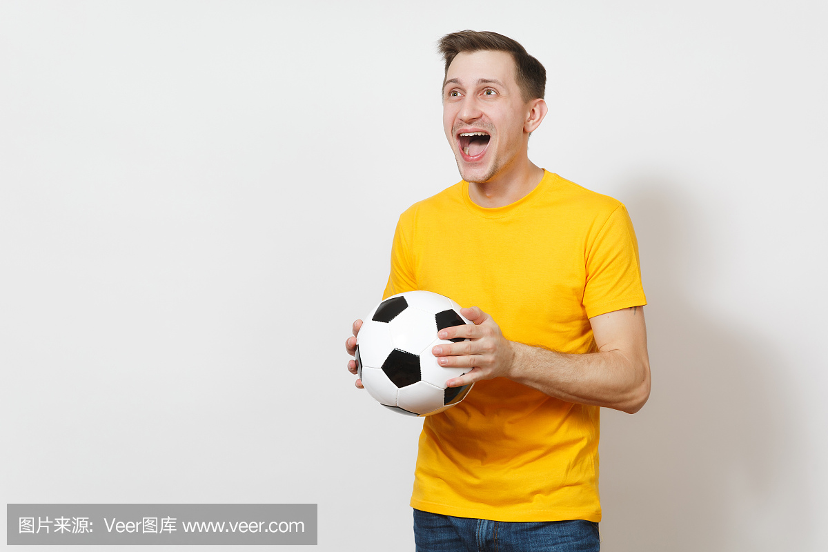启发年轻快乐的欧洲人,球迷或黄色制服的球员