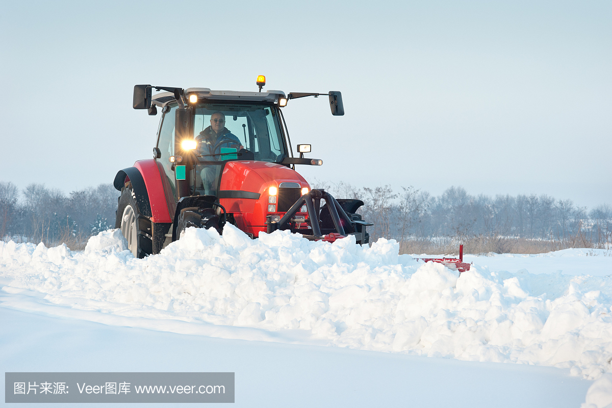 高庄环卫：铁锹扫帚齐上阵 扫雪除万金体育下载app冰保出行