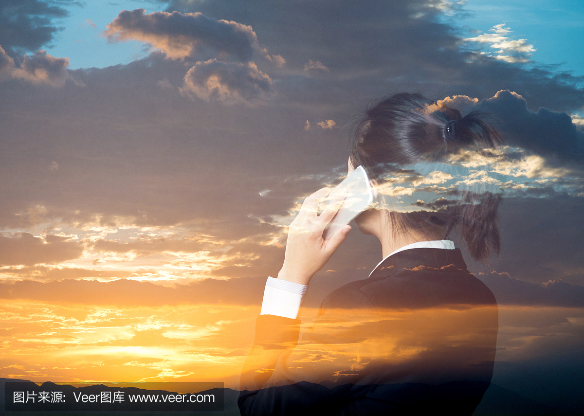 使用手机的女实业家多重曝光