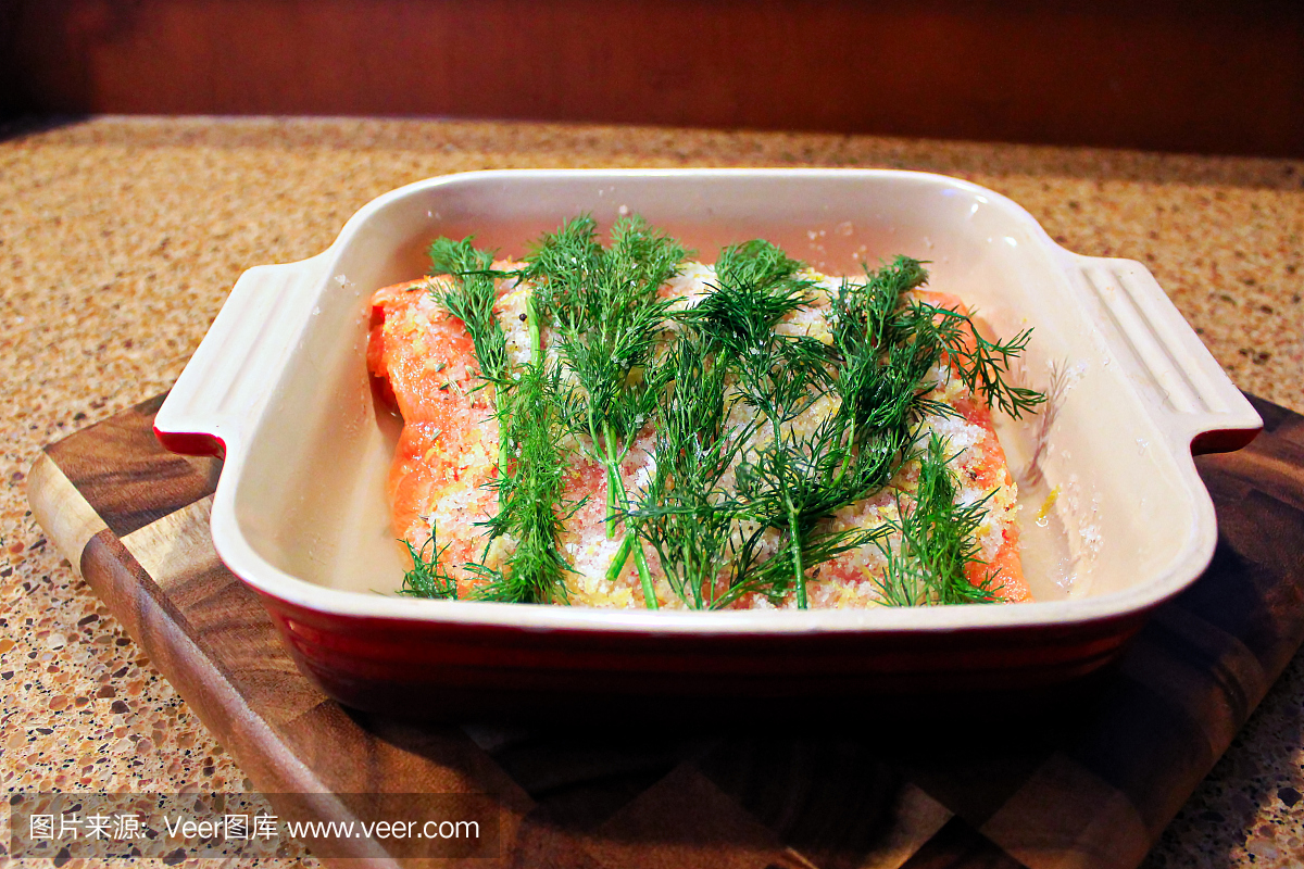 A dish of salmon placed in a dish to be made in