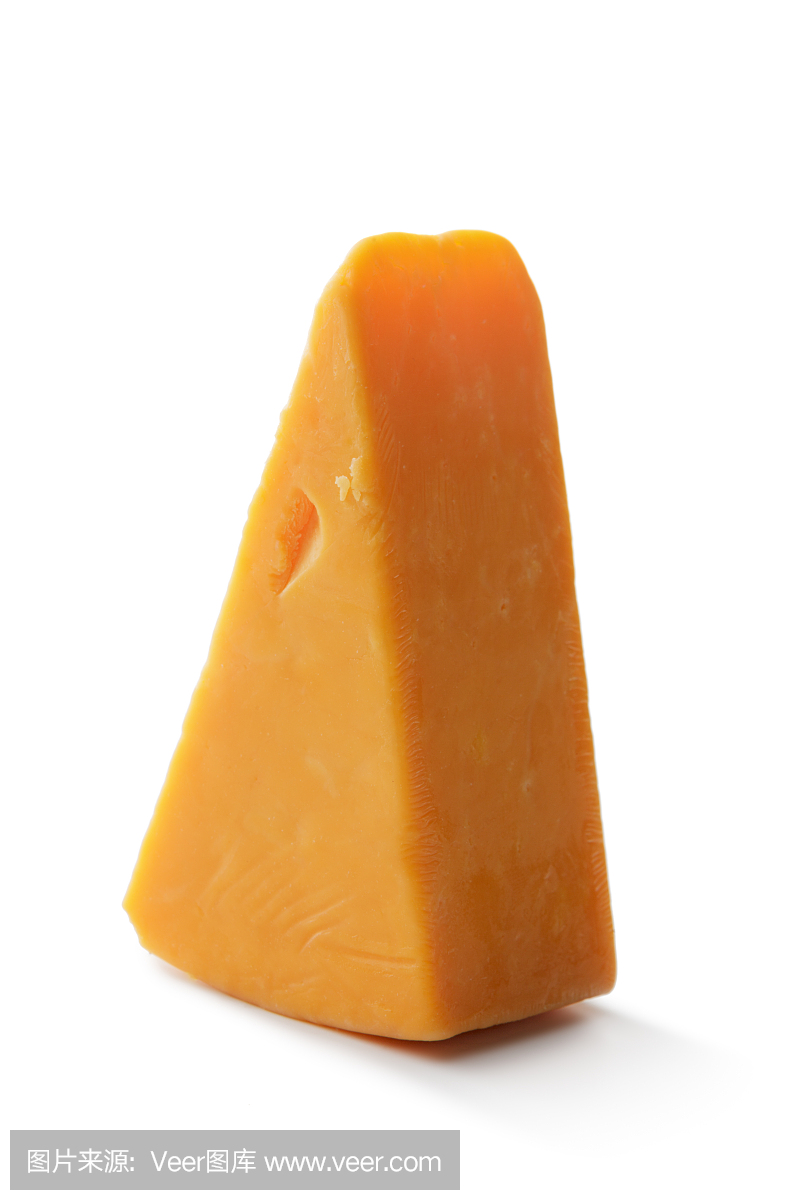 奶酪:在白色背景隔绝的切达干酪