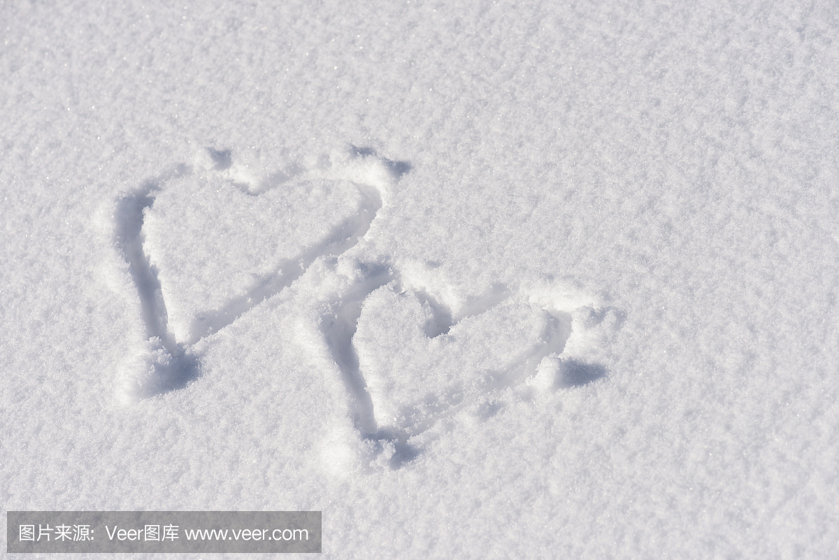 雪地画小人比心,雪地上有心形的图片,雪地画画图片_大山谷图库